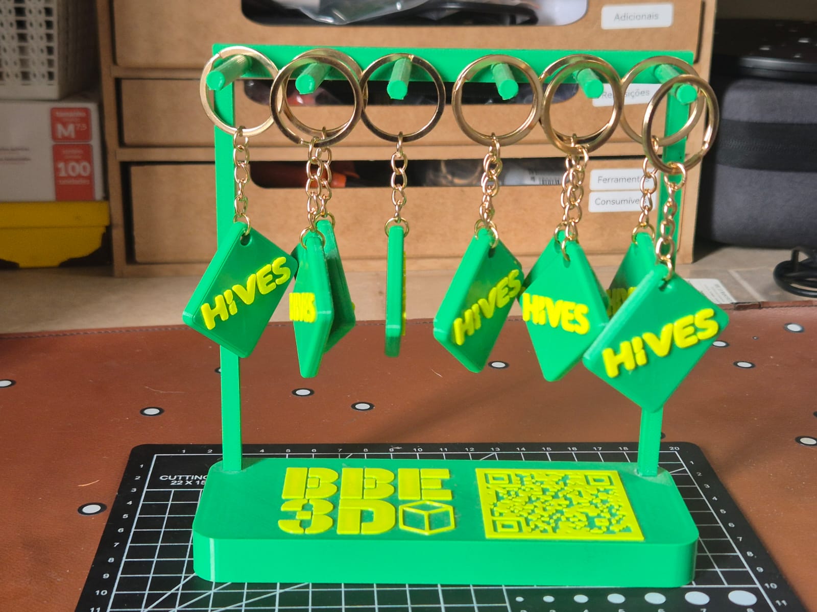 Chaveiros Hives personalizados com NFC produzidos pela BBE 3D